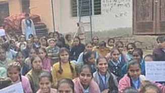 Rajasthan News: Students Spend Night In Cold Protesting Teacher’s Transfer In Bhilwara | VIDEO