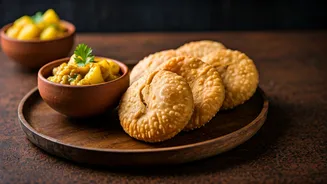 রবিবারের সকালের জলখাবার, সনাতন কচুরি আর তরকারির ইতিহাস কতটা পুরনো?