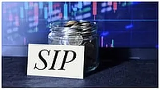 SIP Inflows Hit Record ₹31,002 Crore, Equity MFs See ₹28,054 Crore Despite Overall Outflows