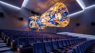 Spectacles save multiplexes from streaming