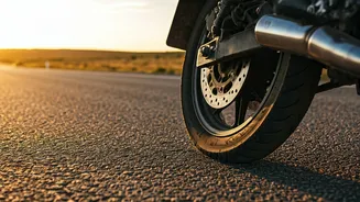 Solo Dutch Traveler Stranded by Flat Tire in India Finds Unexpected Aid from Kind Strangers