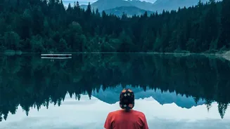 Why Disconnecting From Screen Devices Helps Clear Mind Clutter And Enhance Reflection