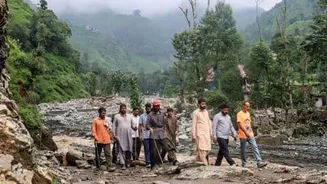 Jammu and Kashmir floods, landslides kill 17, pause Amarnath Yatra