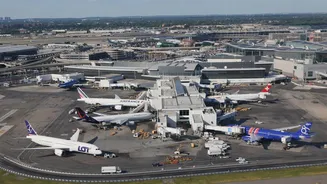 Hundreds of flights disrupted on US East Coast