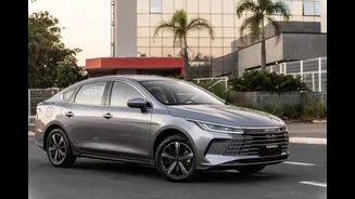 BYD King ganha desconto agressivo e já custa R$ 44 mil a menos do que um Corolla híbrido