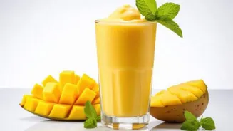 Quick and refreshing: Mango avocado smoothie