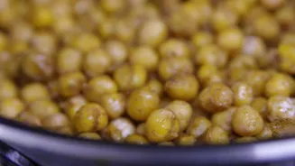 Roasted chickpeas: A tasty, crunchy snack that's packed with protein