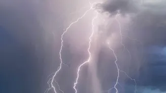 Firefighters in France Confront a Thunderstorm Born Directly From Wildfire Heat