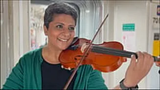 Carols On The Train Spread Christmas Cheer As Mumbai Commuters Join Festive Singing On A Suburban Local