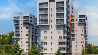 How Reflective Cool-Roof Coatings Help City Apartments Maintain Lower Indoor Temperatures