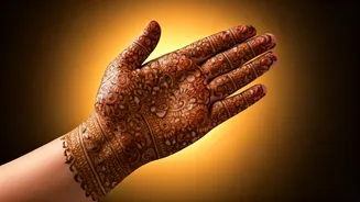 Trendy Mehendi Designs for Karwa Chauth 2025