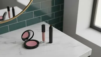 Soft Blush, Glossy Lips And Brown Mascara Are Everywhere