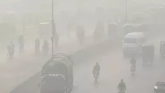 Lahore Chokes Under Smog, Records AQI of 412 — World's Most Polluted City Yet Again