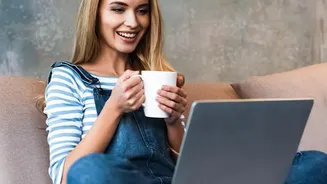 Simple No-Code Builders Help Young Freelancers Launch Websites For Global Clients