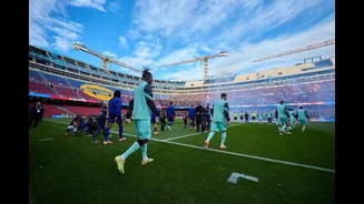 Barcelona Mau Bajak Bek Manchester United