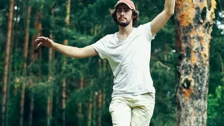 Hiking And Skateboarding: Leg Stability And Weight Shifts Compared