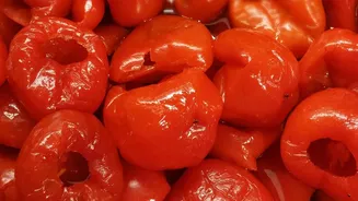 Vegetarian Pantry Peppers Explained: Distinguishing Sweet And Hot Pepper Varieties