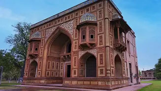 Gen Z backpackers head to historic Samarkand using cheap flights and simple visas