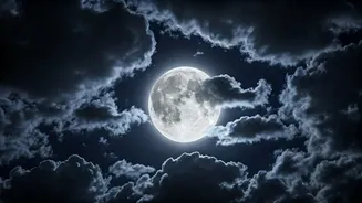 Clouds add beauty to moonwatching