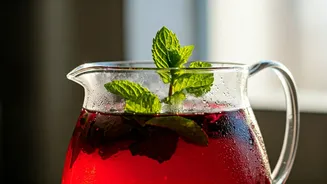 Cold Brewed Hibiscus Tea With Mint Is Your Ultimate Hydration