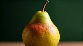 Why Fresh Pears Are This Week's Health Obsession