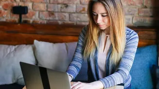 How Young Freelancers Win Overseas Clients By Building Clean Personal No-Code Websites