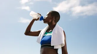 Água antes das refeições ajuda a emagrecer? Veja o que diz nutricionista