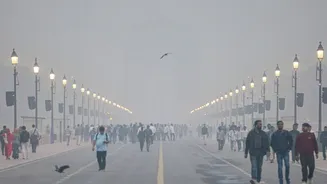 AQI crosses 400-mark again in Delhi as visibility reaches near zero; schools shut in Noida
