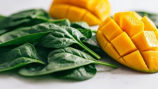 Spinach and Mango: A Flavorful & Nutritious Power Duo