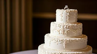 Vijay Deverakonda & Rashmika: Wedding Rumors Ignite Bollywood!