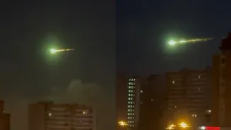 Mysterious Green Fireball Over Moscow’s Night Sky Sparks ‘UFO’ Speculations | Viral Video