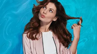 Four Quick Hairstyles to Manage Monsoon Frizz while Keeping Strands Back
