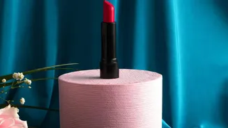 Why Soft-Focus Makeup Is Giving Traditional Lip Colours A New Direction