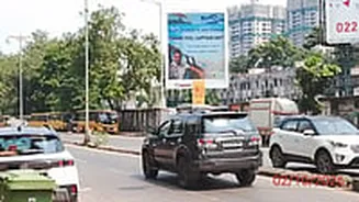 ‘Thank You, Captain Smit’: Israel Honours Flydubai Pilot With Giant Mumbai Billboards After He Helped Save 174 Lives | Watch