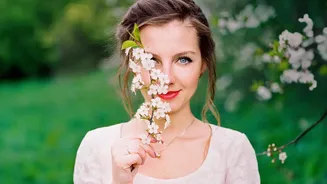 Small Blooms Can Give A Ponytail A Subtle Festive Finish: What It Means In Practice