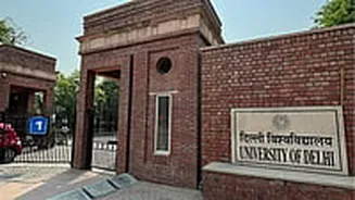 New Delhi: Record 2.28 Lakh Students Appear For DU's Winter Exams Across Dual Sessions