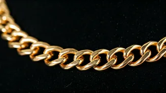 Gold Chain Glamour: Top Trending Designs of 2025