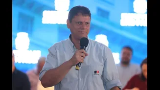 Tarcísio diz que Flávio tem muito a explicar sobre relação com Vorcaro.Vejavídeo
