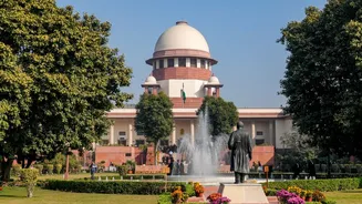 Supreme Court: বিএলওদের জীবনের ঝুঁকি, তাই সুপ্রিম কোর্টের নির্দেশ মানতে চায় না কমিশন