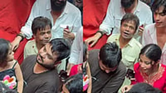 Rajpal Yadav Ditches VIP Darshan At Lalbaugcha Raja, Waits In Queue And Chants 'Ganpati Bappa Morya' Amid ₹9 Crore Cheque Bounce Case - VIDEO