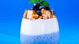 How Crunchy Toppings Shapes The Quick Berry Parfait With Fruit And Yoghurt Story