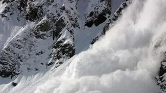 Avalanche Near Atal Tunnel Blocks Manali–Keylong Road, Taxis Stranded