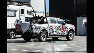 Nova Toyota Hilux 2028 inicia testes na Argentina e aparece até na versão elétrica