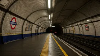 London's Farringdon Station Evacuated Due to Suspected Gas Leak, Disrupting Commutes