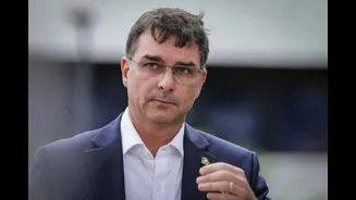 Flávio Bolsonaro aciona TSE contra Atlas após cair 6 pontos em pesquisa