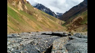 Road Closure in Sirmaur Forces Villagers to Carry Body for 6 km