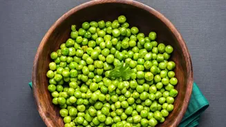 How To Make Savoury Crispy Green Peas Perfect For Late-Night Munching