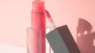 Why Blurred Lips Are Becoming A Key Way To Update Familiar Makeup Looks