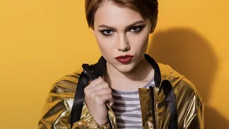 Why Festive Makeup Does Not Need Heavy Eyes When A Red Lip Leads The Look