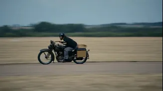 Ator Jason Momoa transforma Harley-Davidson centenárias em motos híbridas e elétricas